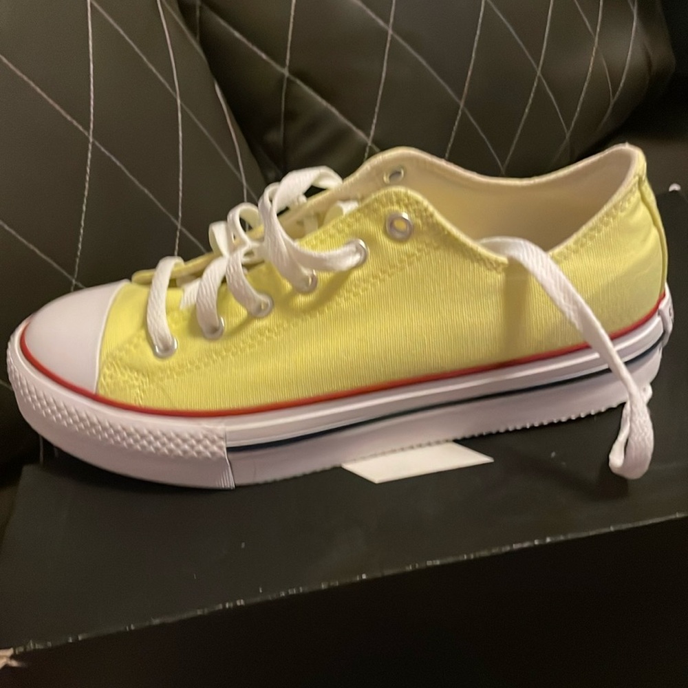 Lime green brand new low top kids converse size 5